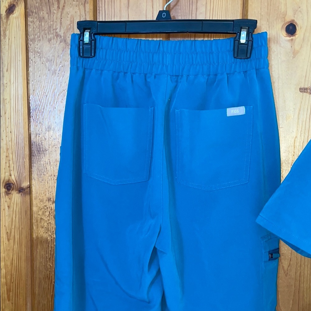 Blue fig Scrub Set with Zamora pants and caterinia scrub top XS/SM - Picture 9 of 13